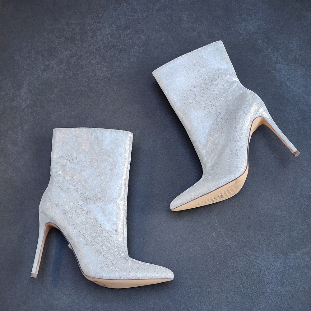 Elditas Women's Skylar Silver Shimmering Stiletto Heels Ankle Bootie Size 8 - Picture 2 of 11